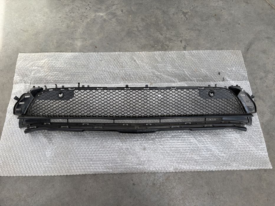 kratka srodkowa zderzaka MERCEDES GLA W156 AMG a1568854322
