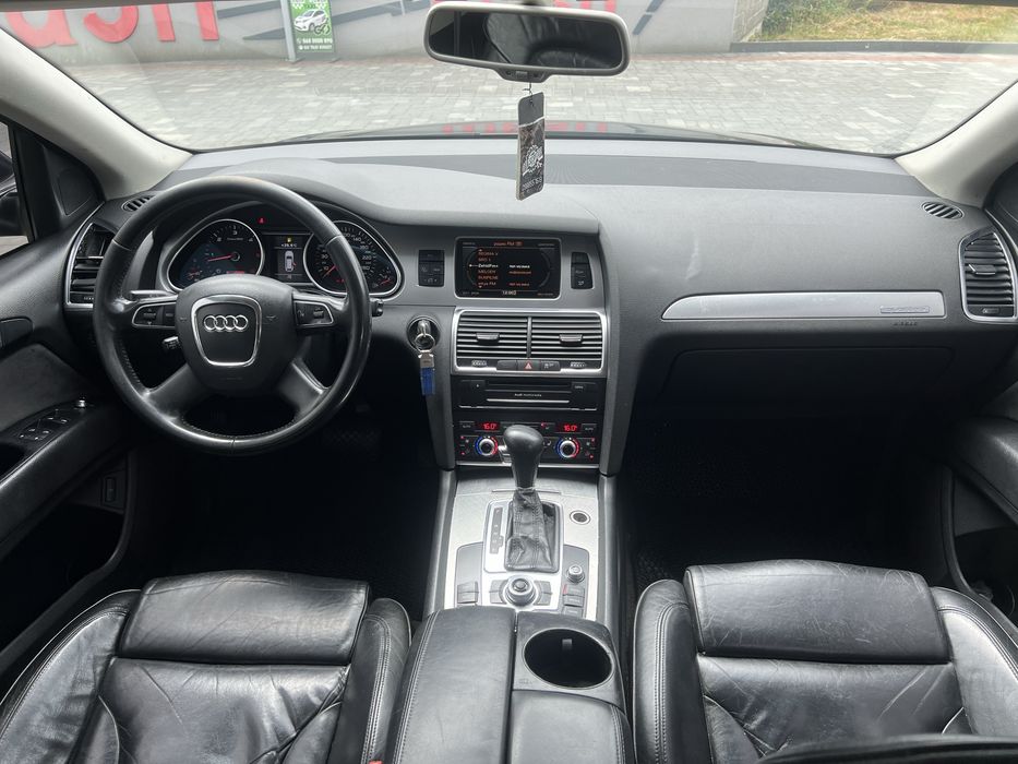 Автомобіль Q7 2010