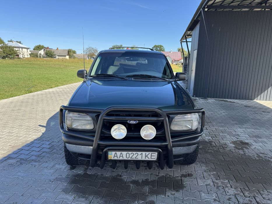 Хороше авто Ford Explorer рамний позашляховик 4.0 газ бензин