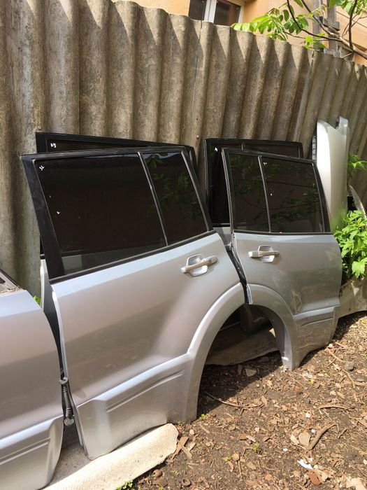 Двері Мітсубісі паджеро вагон Mitsubishi Pajero Wagon 2000-2019рр