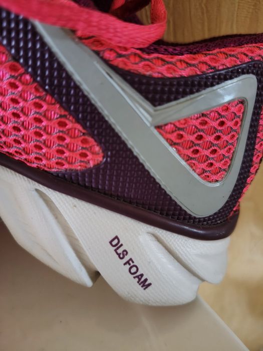 Продам кроссівки жіночі  fila