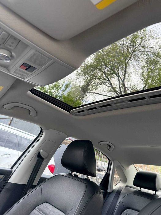 Продам Volkswagen Passat 2014 року SE