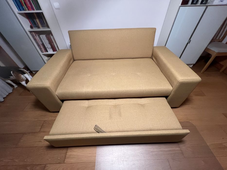 Sofa cama 2 pessoas amarelo