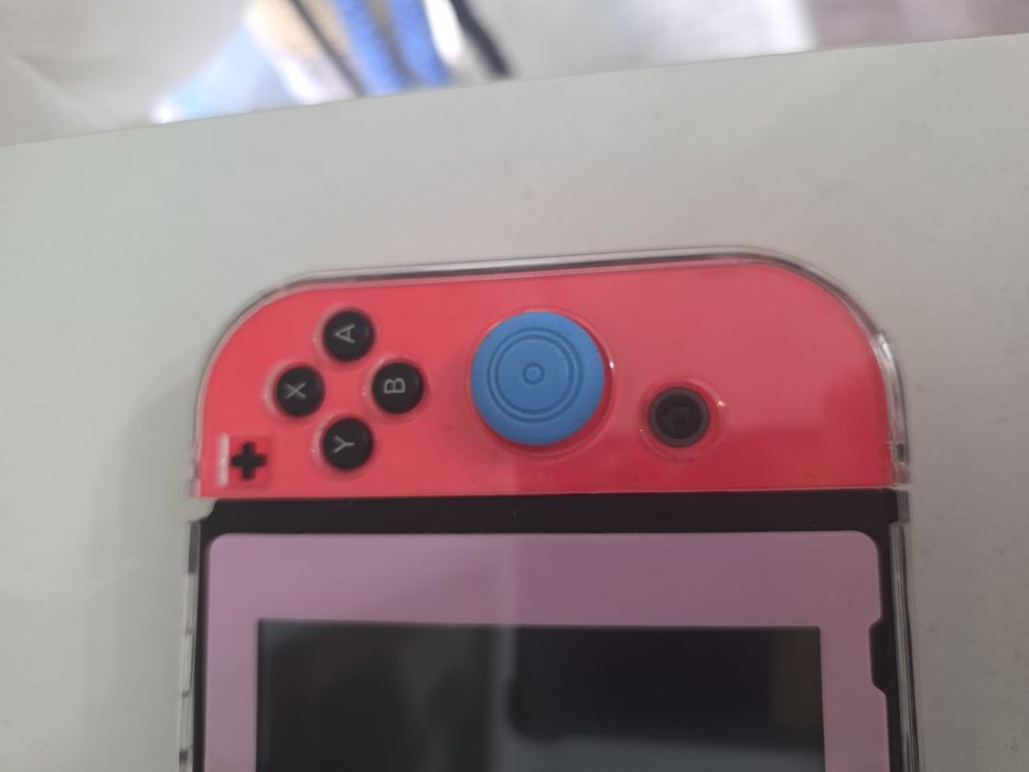 Nintendo Switch com jogo Zelda e acessórios