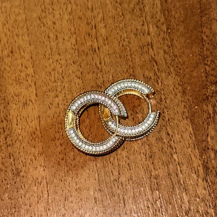 Сережки, медичне золото