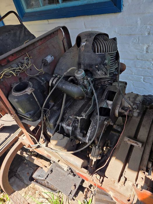 Трактор саморобний з інвентарем