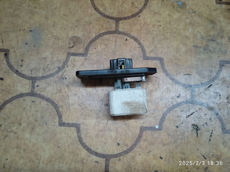 Резистор (реостат) обертів пічки для Mitsubishi Lancer. 1990 р.в.