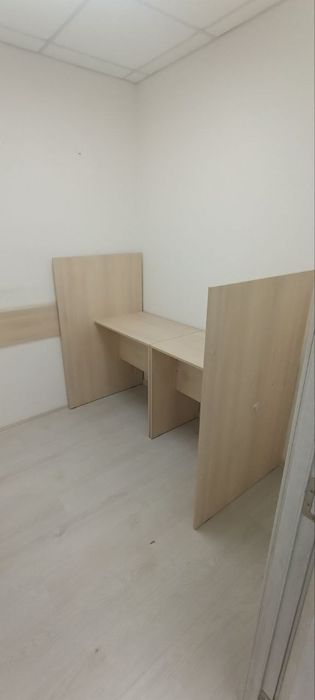 Столи для колл центру з перегородкою, 8 штук.