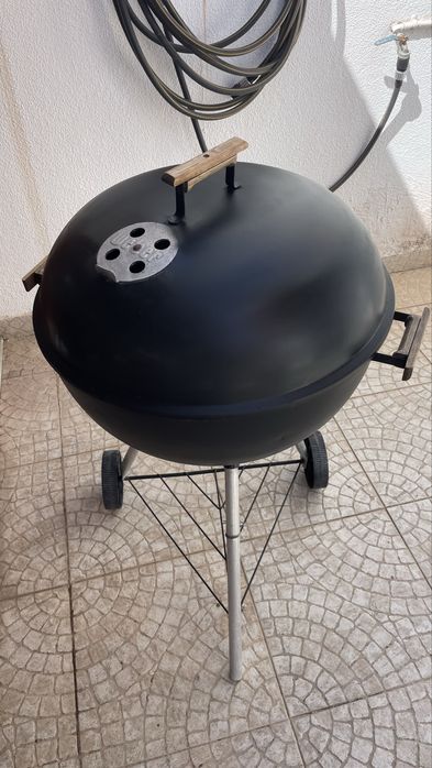 Grelhador a carvão Weber 57cm