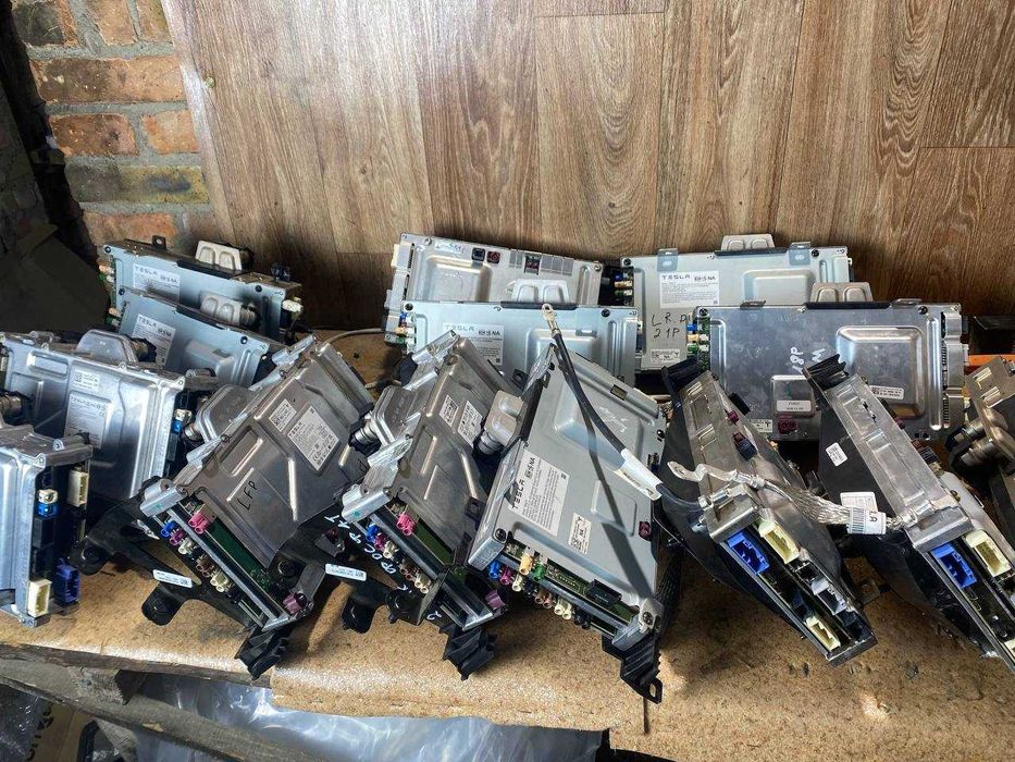 ляда біла  tesla model 3