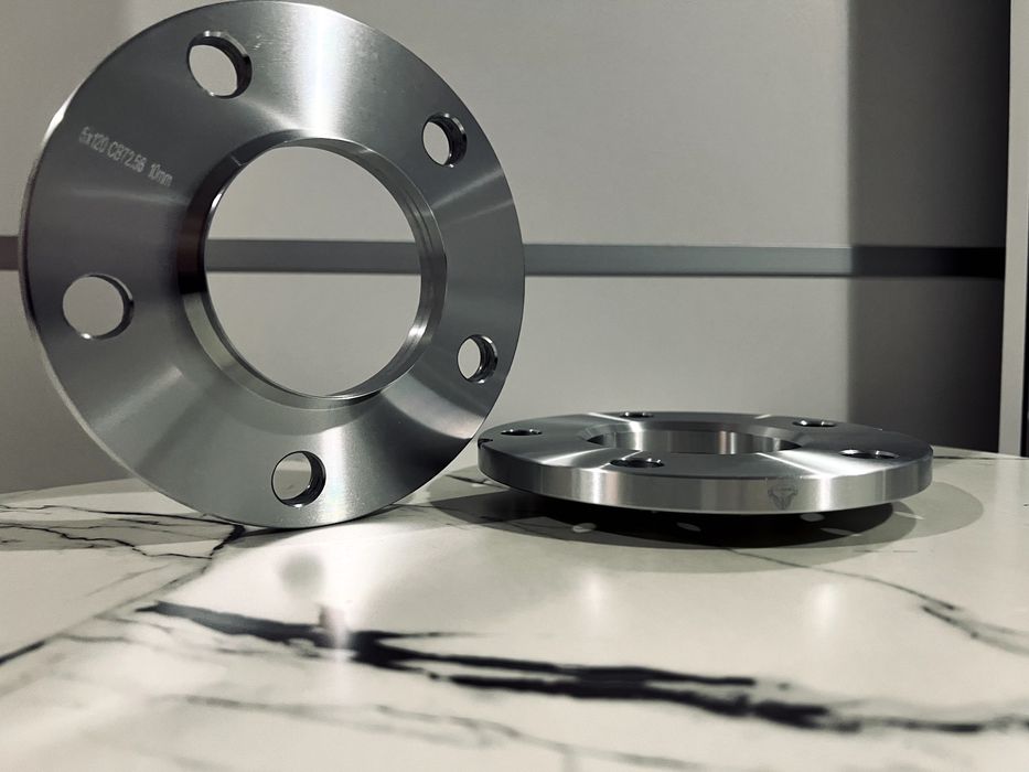 Dystanse do BMW E36 E46 E90 E91 E92 E93 E60 E61 E63 F10 10MM + Śruby