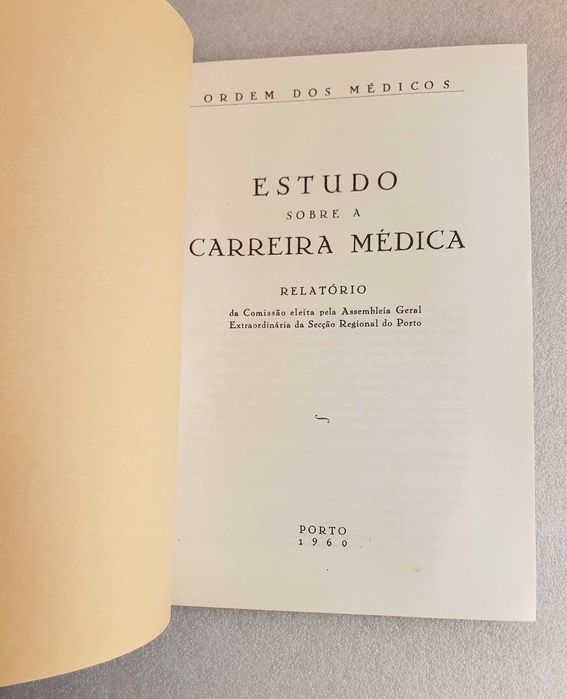 Antigo Livro ~ "Estudo sobre a Carreira Médica - Relatório Ordem dos Médicos" ~ Porto 1960 ~ RARO