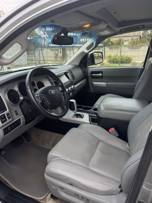 Toyota sequoia platinum