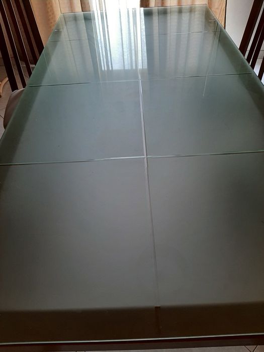 Esta como nova não posso dar garantia de um movel que comprei ha 4 ano