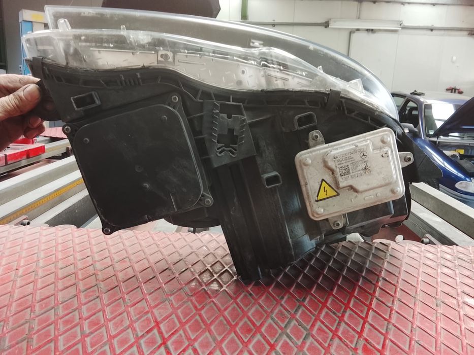 Otica Mercedes comoleta reparada, como nova