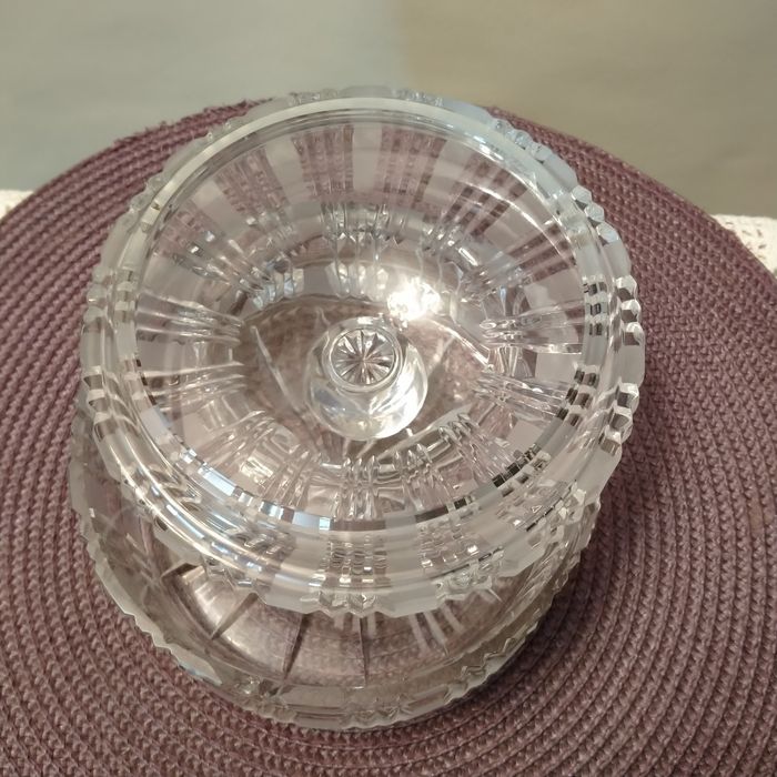Kryształowa bombonierka szkatułka z PRL-u.