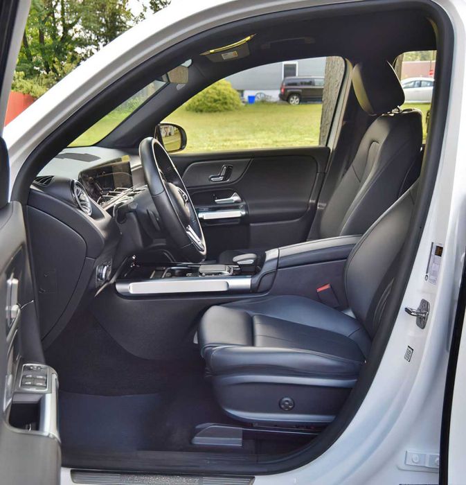 Mercedes-Benz EQB 300 4MATIC      2023