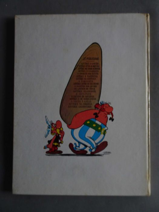 Livro Bertrand - Astérix O Legionário (capa dura)