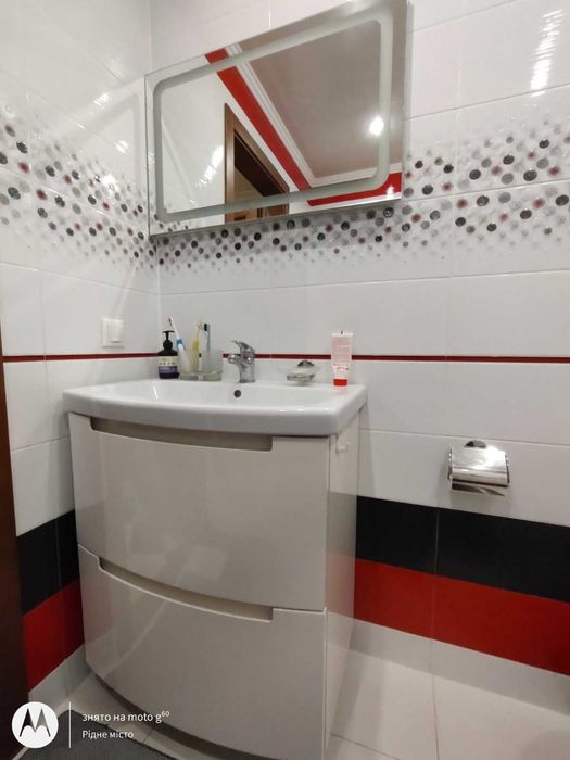 Оренда 3х-кімнатної квартири. Район - Космос.