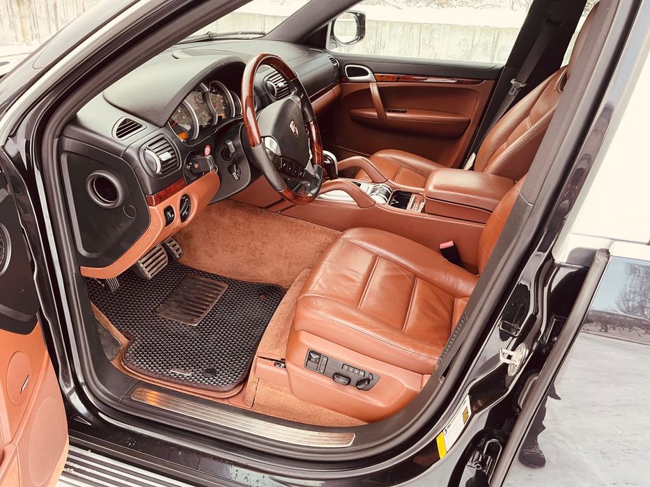 Porsche Cayenne 93т.км. Без подкрасов. Идеальный.