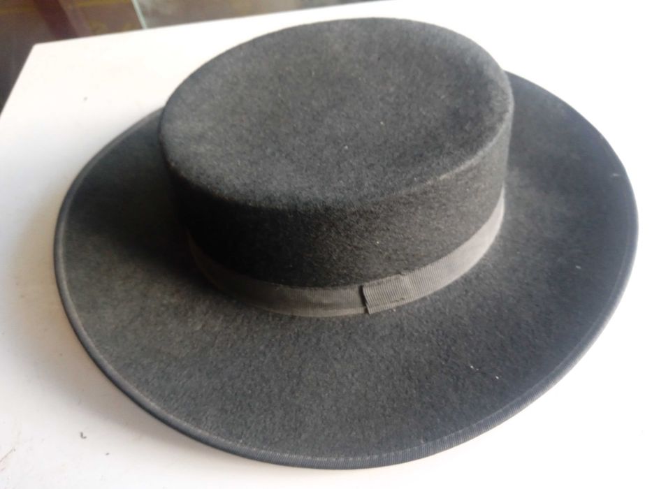 Chapéu de aba larga