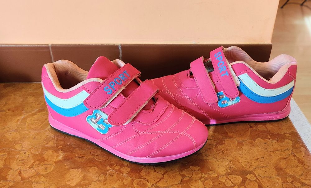 Черевики, кросівки для дівчинки