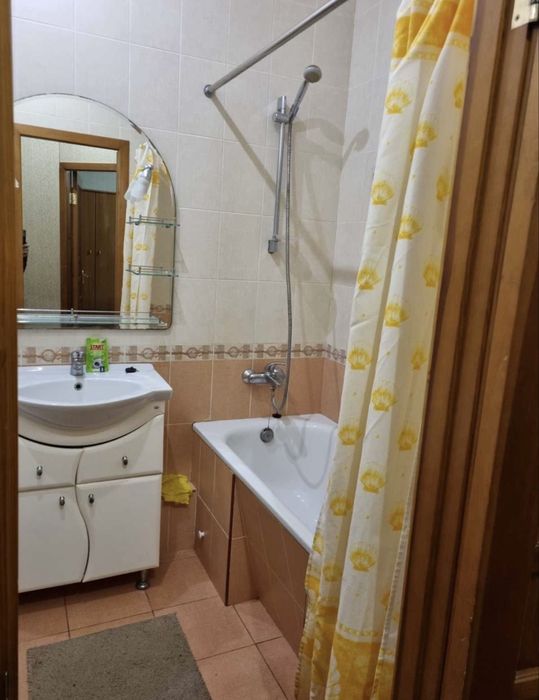 Сдам хорошую 2 к кв, с ремонтом возле метро Масельского