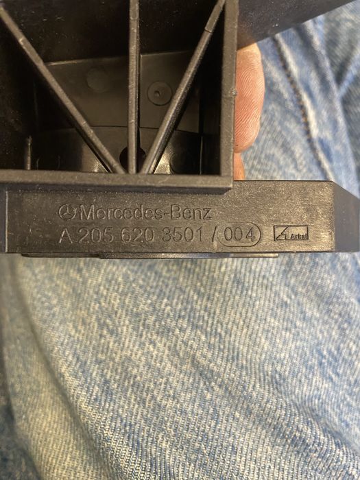 Рамка номера кронштейн кріплення фари права Mercedes w205 оригінал