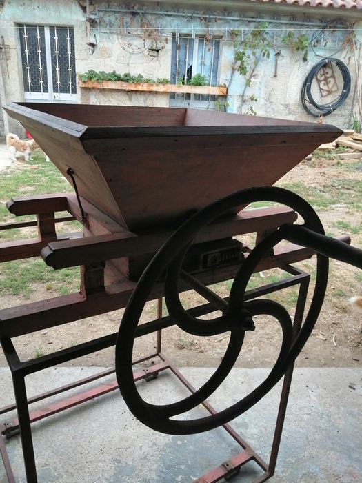 Ralador de ralar uvas, em bom estado