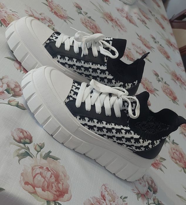 Buty sportowe rozm. 37..nowe