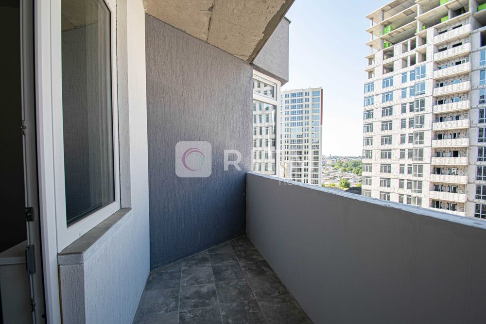 Продається 2-кімнатна квартира по вул. Смакули