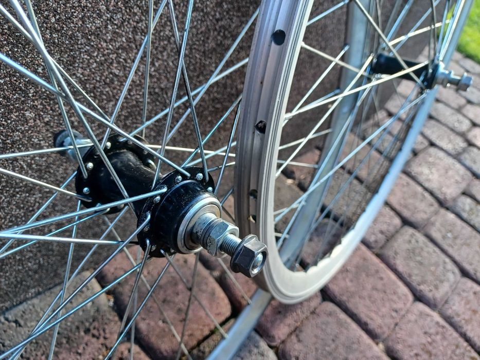 Komplet kół 26 cali na wolnobieg i V-brake, 2 koła tylne i przednie, zaplatanie centrowanie