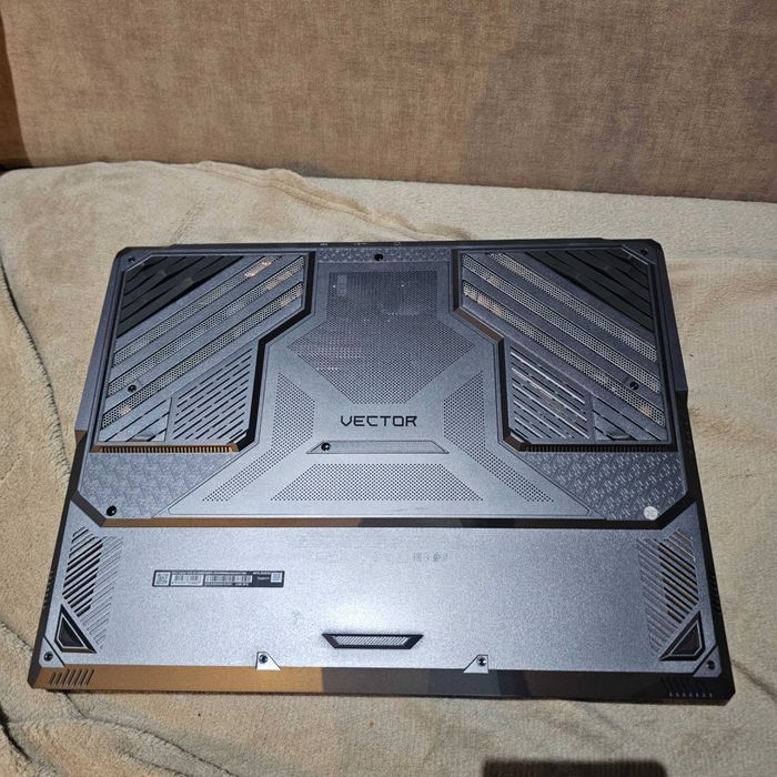 Laptop gaminowy MSI Vector A18