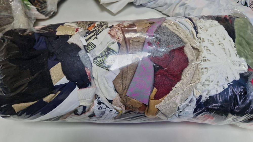 Ścinki tkanin i dzianin zestaw 5 kg.