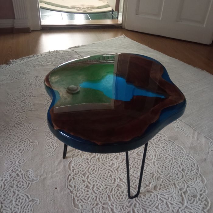 Пропонную кухонні, кофейні столи.