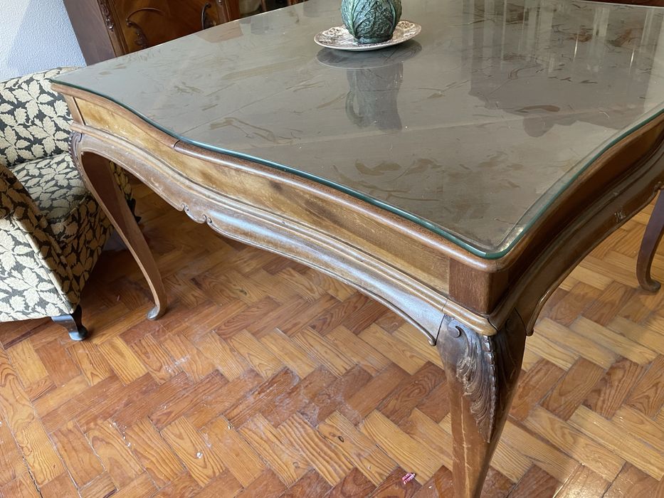 Mesa antiga em madeira entalhada - extensivel