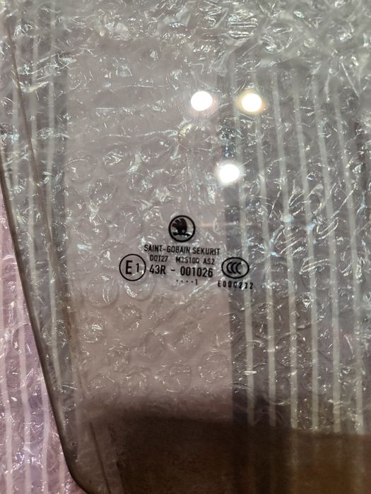 Скло на передні праві двері Skoda superb 2, 2011 року