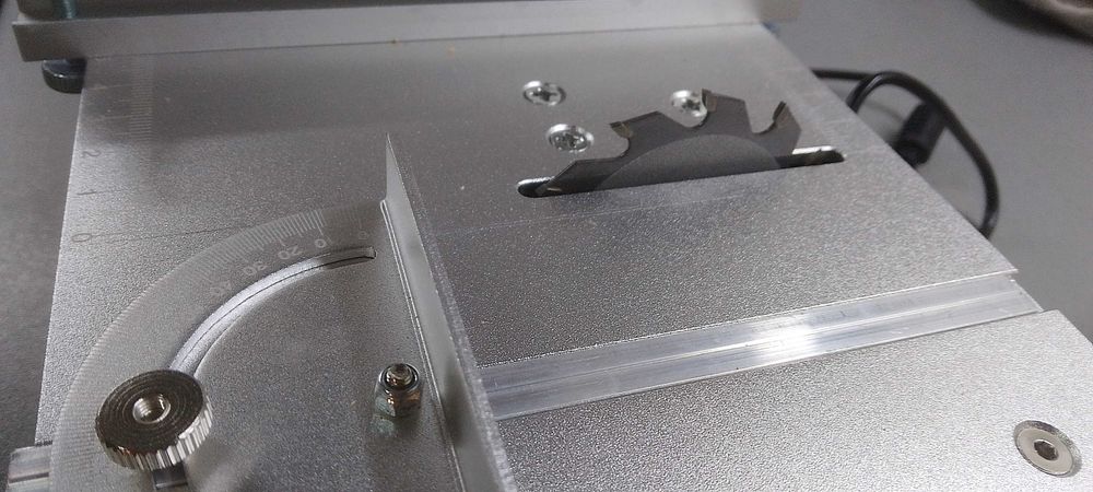 Мини циркулярный станочек для мелких работ