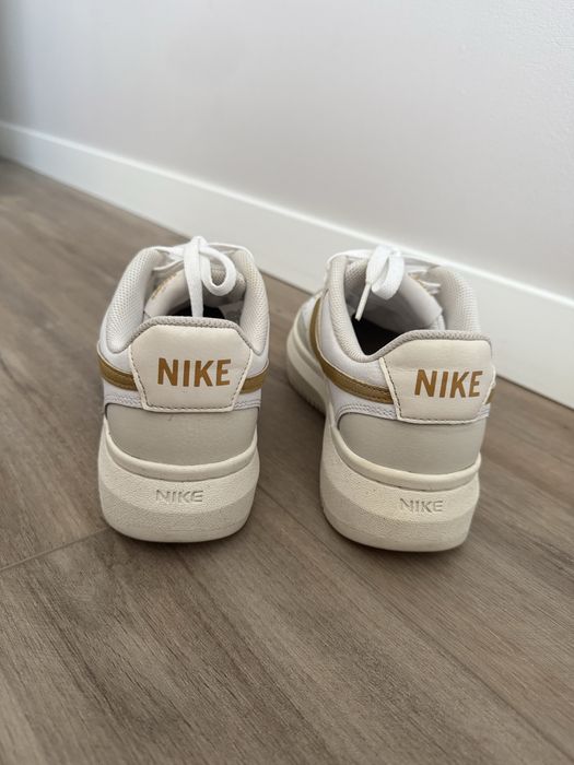 Кроссовки Nike Court размер 40,5