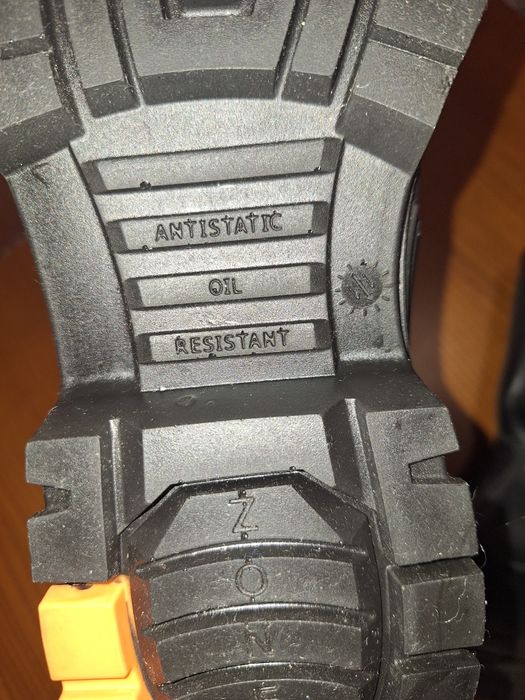 Botas de trabalho de cano alto. novas