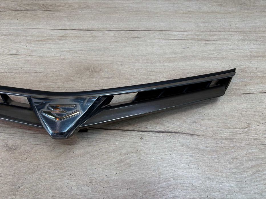 grill/atrapa toyota estima