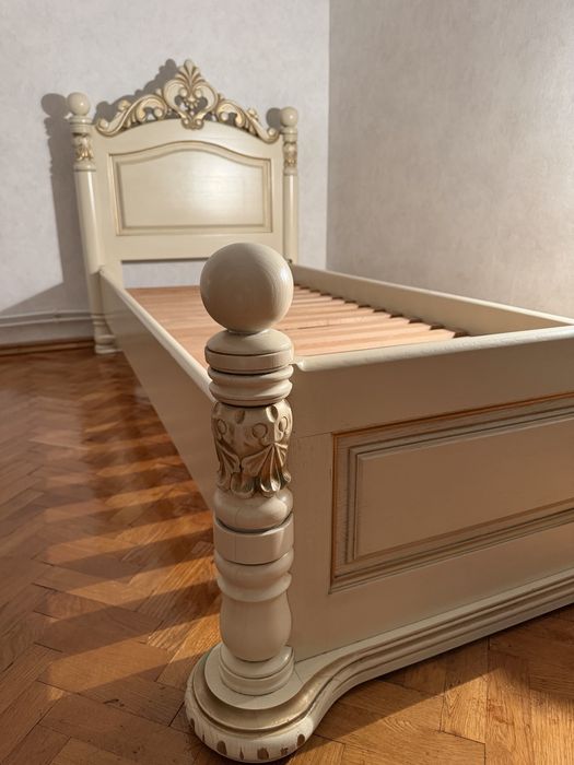 Продам ліжка деревяні