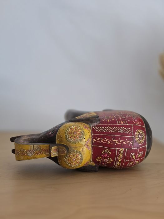 Objetp decorativo em madeira