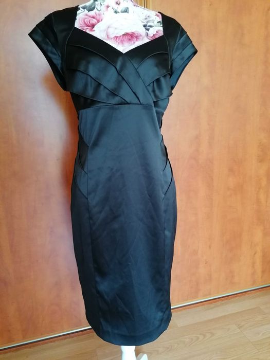 Niezwykle elegancka mała czarna wyszczuplający fason 40 L