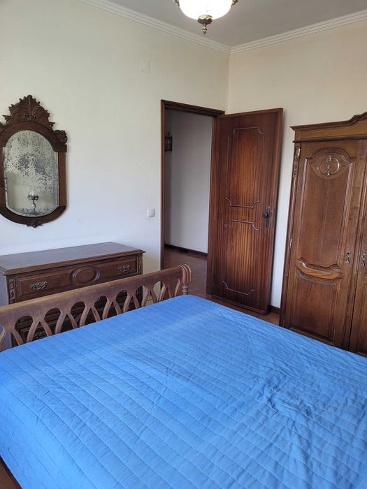 Mobilia de quarto em madeira