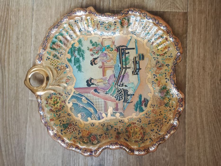 Фарфоровые блюдо, декоративное