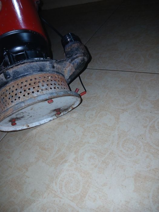 Насос для воды на 12 вольт бытовой.