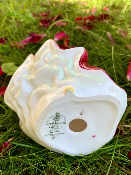 **DAMA ROYAL DOULTON Figurka Lalka Kolekcjonerska Anglia Porcelana