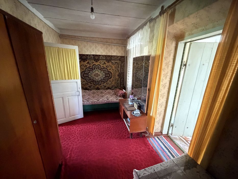 Дім з земельною ділянкою в с. Веселівка