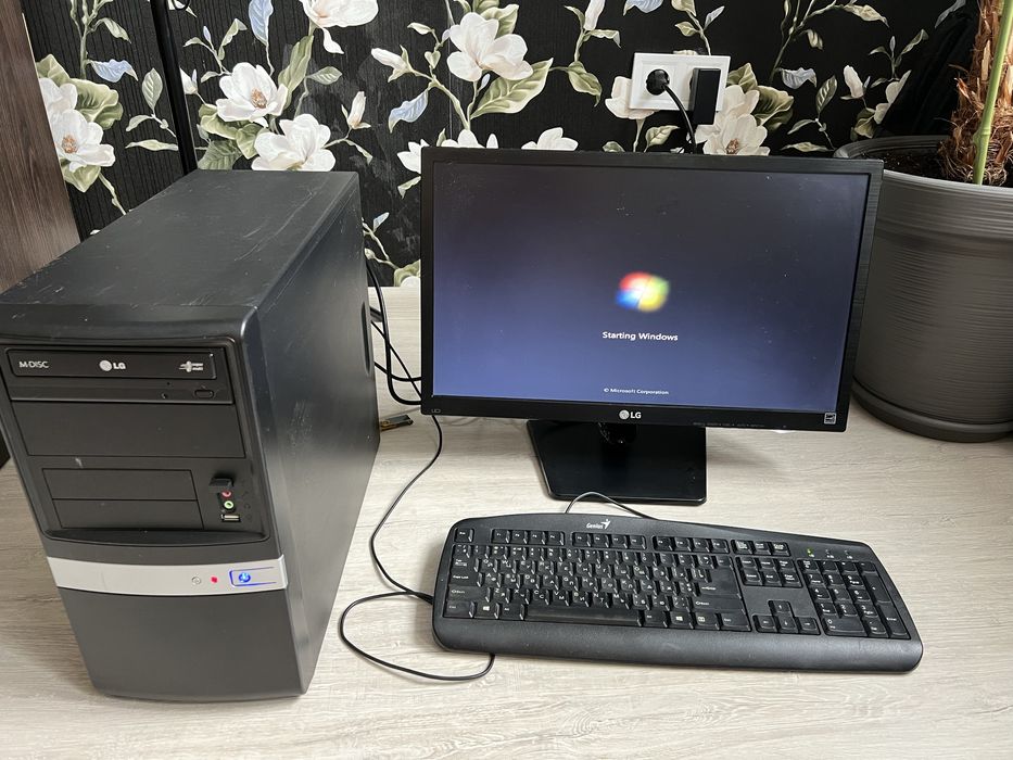 Компютер в комплекті потужний , в гарному стані